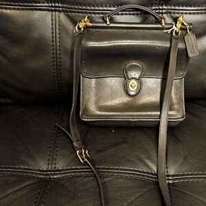 27. Vintage Coach Willis Station Saddle Cross Bag